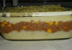 Lasanha com escondidinho de carne moída