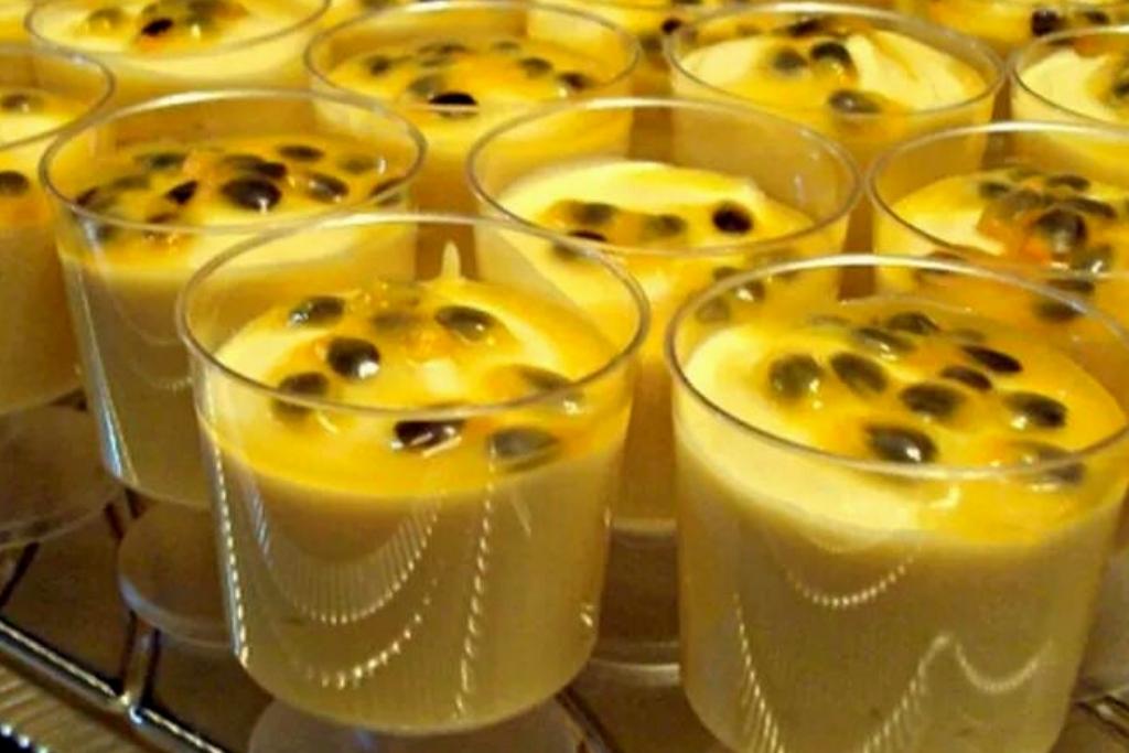 Mousse de maracujá fácil, pra quado chegar visita de surpresa na sua casa Mousse de maracujá fácil, pra quado chegar visita de surpresa na sua casa