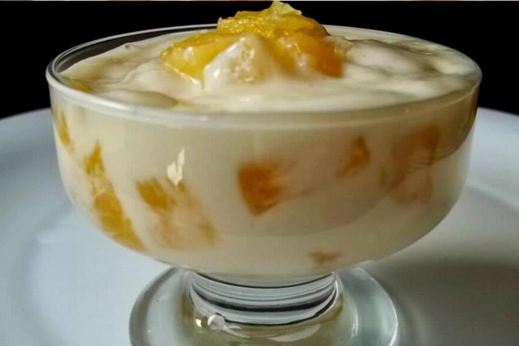 Abacaxi com creme de leite condensado, refrescante e docinho Abacaxi com creme de leite condensado, refrescante e docinho