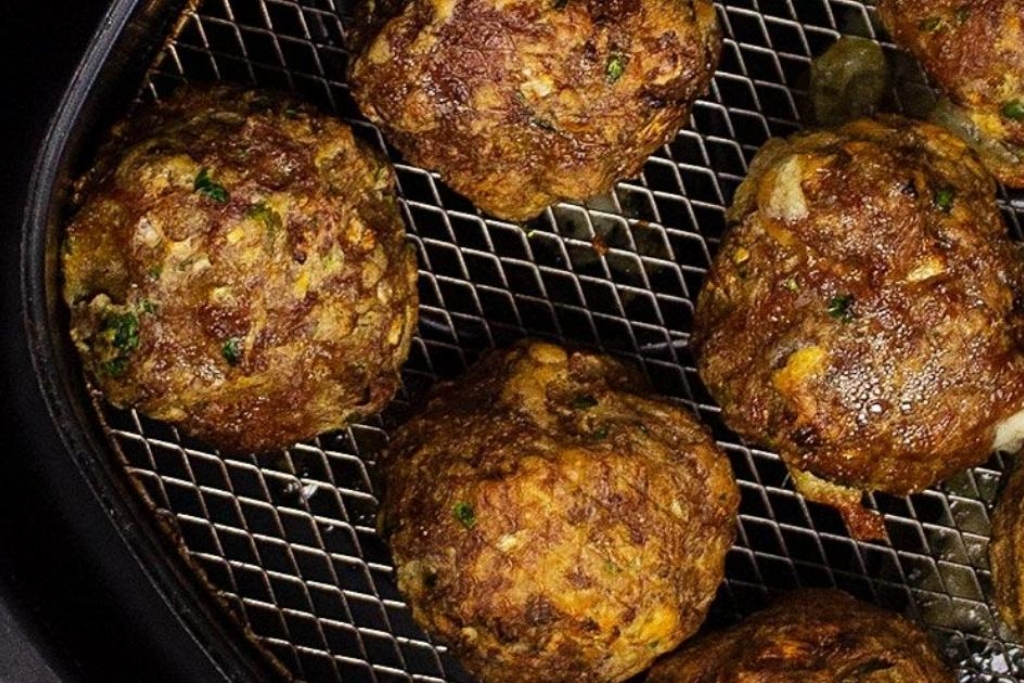 Almôndegas na airfryer prática, fica perfeita com molho pro macarrão Almôndegas na airfryer prática, fica perfeita com molho pro macarrão
