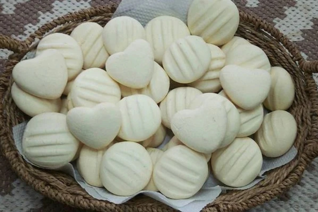 Biscoitinho de leite condensado com maisena, uma das delícias mais gostosas que você já provou Biscoitinho de leite condensado com maisena, uma das delícias mais gostosas que você já provou