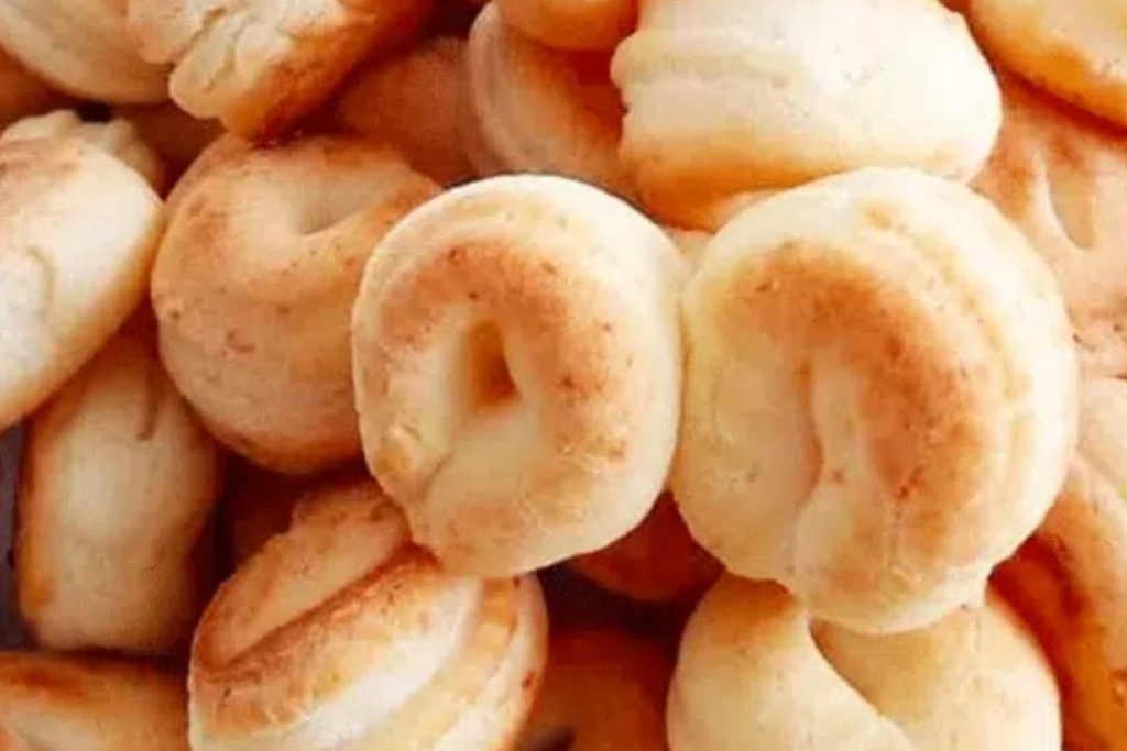 Biscoitinho de queijo delicioso, minha vó do interior fazia quando éramos pequenos Biscoitinho de queijo delicioso, minha vó do interior fazia quando éramos pequenos