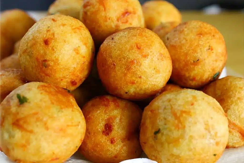 Bolinho de batata com frango igual de restaurante, uma delícia pra fazer na sua casa