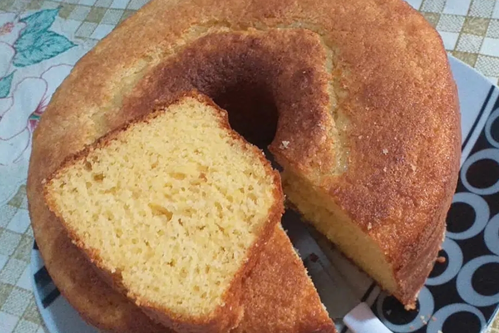 Bolo caseiro de baunilha, muito prático perfeito para o seu café ou lanche da tarde Bolo caseiro de baunilha, muito prático perfeito para o seu café ou lanche da tarde