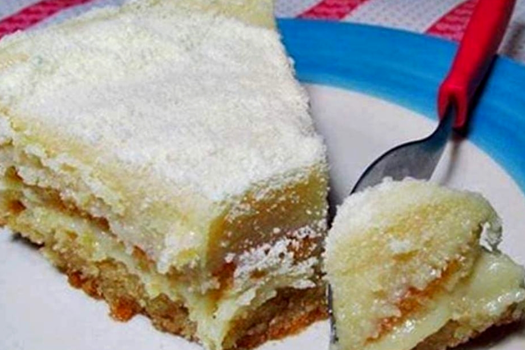 Bolo cremoso de leite ninho, você pode servi-lo em qualquer ocasião, pois ele vai bem a toda hora Bolo cremoso de leite ninho, você pode servi-lo em qualquer ocasião, pois ele vai bem a toda hora