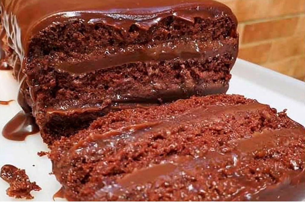 Bolo de Chocolate é o Melhor e o Mais Molhadinho que eu já Comi na Minha Vida