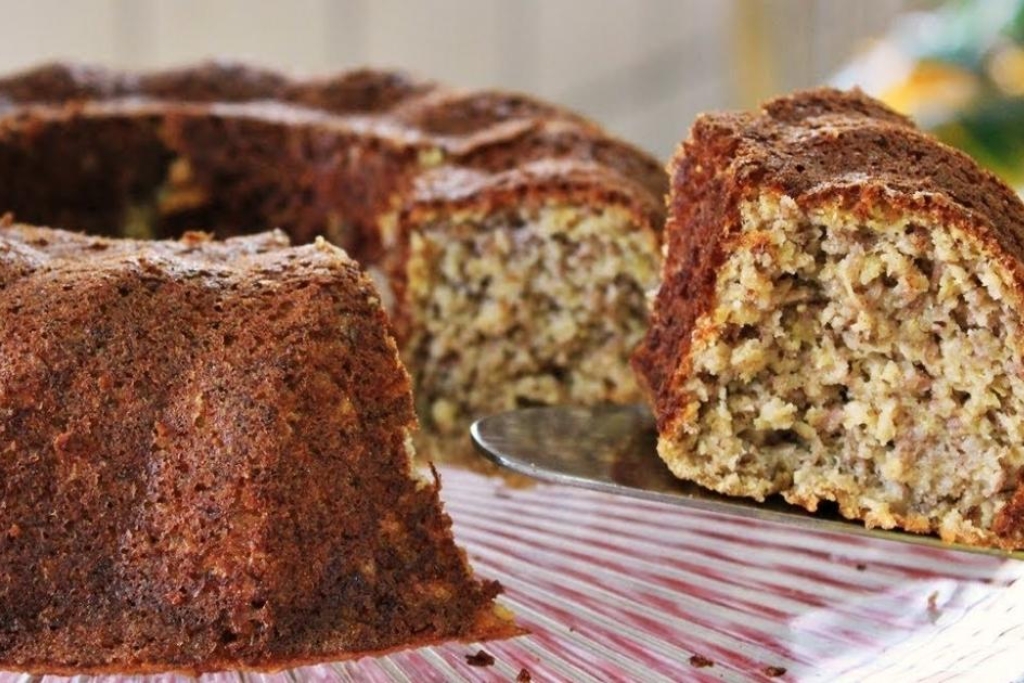 Bolo de banana e aveia sem açúcar sem farinha, fofinho e muito nutritivo Bolo de banana e aveia sem açúcar sem farinha, fofinho e muito nutritivo