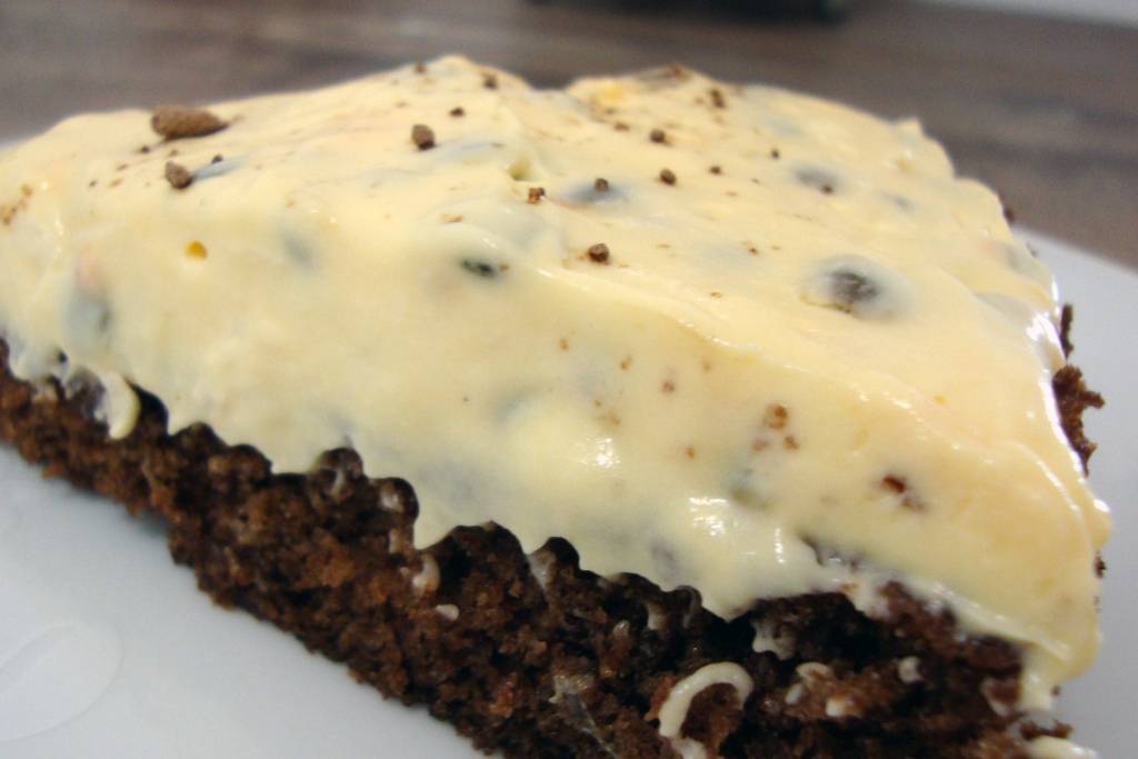 Bolo de chocolate gelado com mousse de maracujá, a combinação mais que perfeita Bolo de chocolate gelado com mousse de maracujá, a combinação mais que perfeita