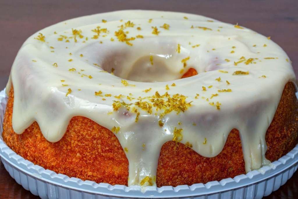 Bolo de limão delícia, na hora do lanche, não há nada melhor que um bolo quentinho e delicioso Bolo de limão delícia, na hora do lanche, não há nada melhor que um bolo quentinho e delicioso