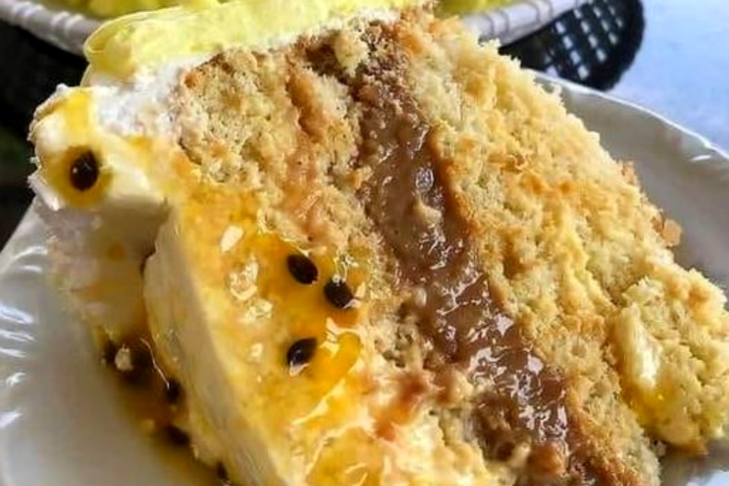 Bolo de maracujá com doce de leite delicia, pode servi como sobremesa Bolo de maracujá com doce de leite delicia, pode servi como sobremesa