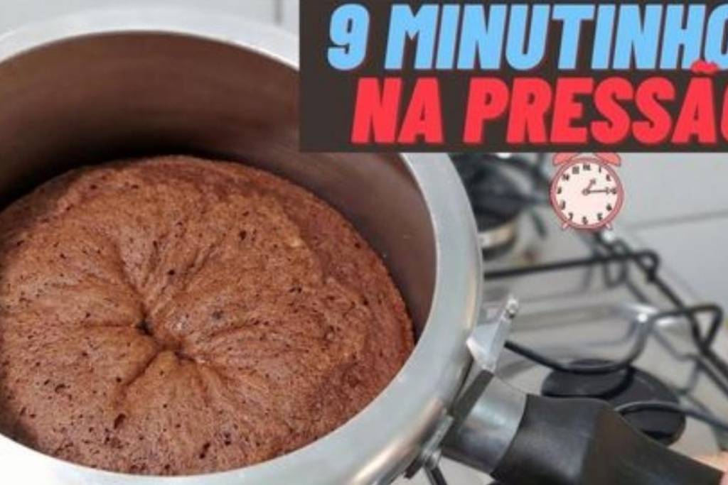Bolo na panela de pressão rápido e fofinho Bolo na panela de pressão rápido e fofinho