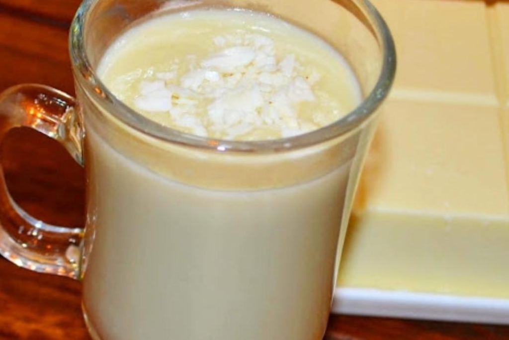 Chocolate quente branco cremoso, perfeita pra aquecer e adocicar os dias frios!