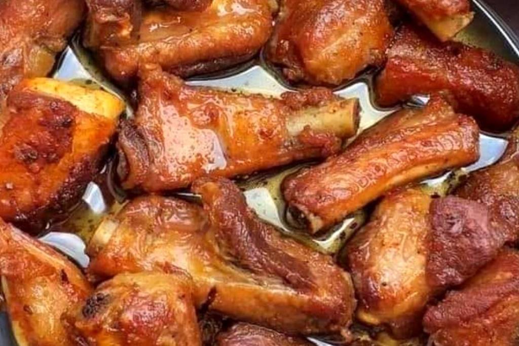 Costelinha de porco na panela de pressão, fica saborosa e derretendo na boca Costelinha de porco na panela de pressão, fica saborosa e derretendo na boca