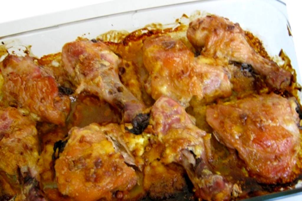 Coxa de frango assada, leva apenas 3 ingredientes e você vai ter um resultado como nunca antes Coxa de frango assada, leva apenas 3 ingredientes e você vai ter um resultado como nunca antes