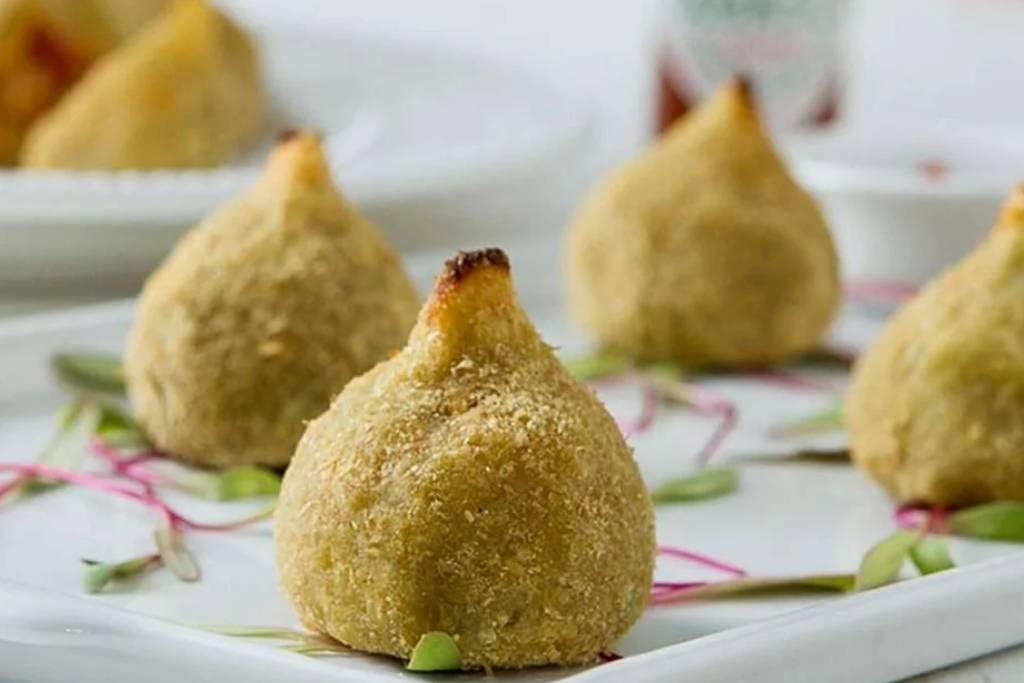 Coxinha de palmito low carb e vegetariana, além de nutritiva é muito gostosa Coxinha de palmito low carb e vegetariana, além de nutritiva é muito gostosa