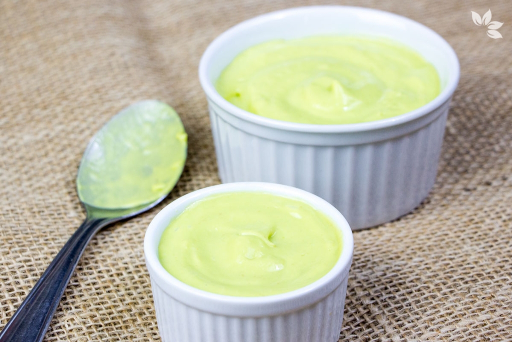 Creme de abacate com leite condensado a sobremesa perfeita para aqueles dias de calor Creme de abacate com leite condensado a sobremesa perfeita para aqueles dias de calor
