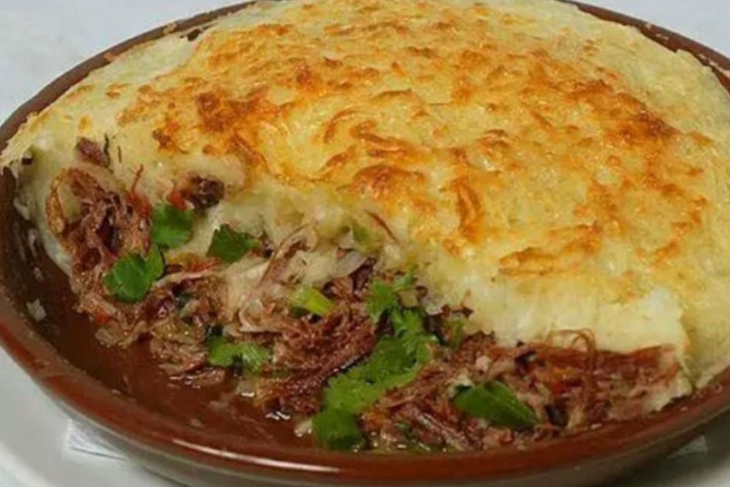 Escondidinho de carne seca com mandioca, com esses passos é certeza que você consegue fazer Escondidinho de carne seca com mandioca, com esses passos é certeza que você consegue fazer