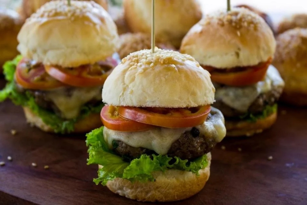 Mini pão de hambúrguer caseiro, receita completa com blend Mini pão de hambúrguer caseiro, receita completa com blend