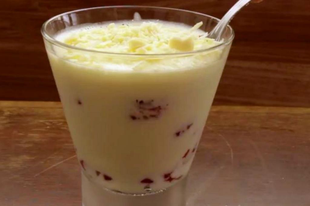 Mousse de leite ninho com morango, prática e deliciosa faça agora Mousse de leite ninho com morango, prática e deliciosa faça agora