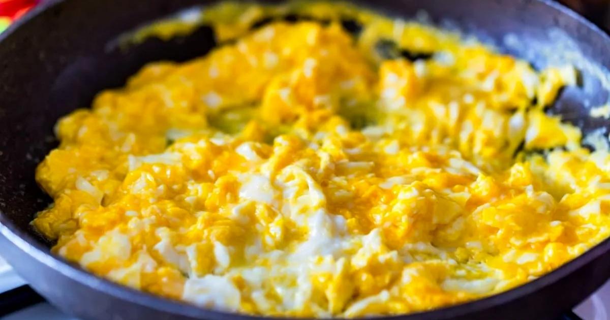 Ovo mexido chique com 4 ingredientes que fica igual dos hotéis Ovo mexido chique com 4 ingredientes que fica igual dos hotéis