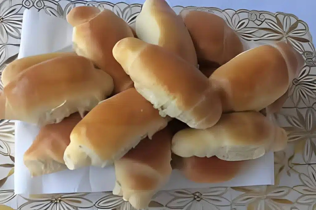 Pão de minuto, ele fica pronto bem rápido e não precisa sovar, fica fofinho e saboroso Pão de minuto, ele fica pronto bem rápido e não precisa sovar, fica fofinho e saboroso