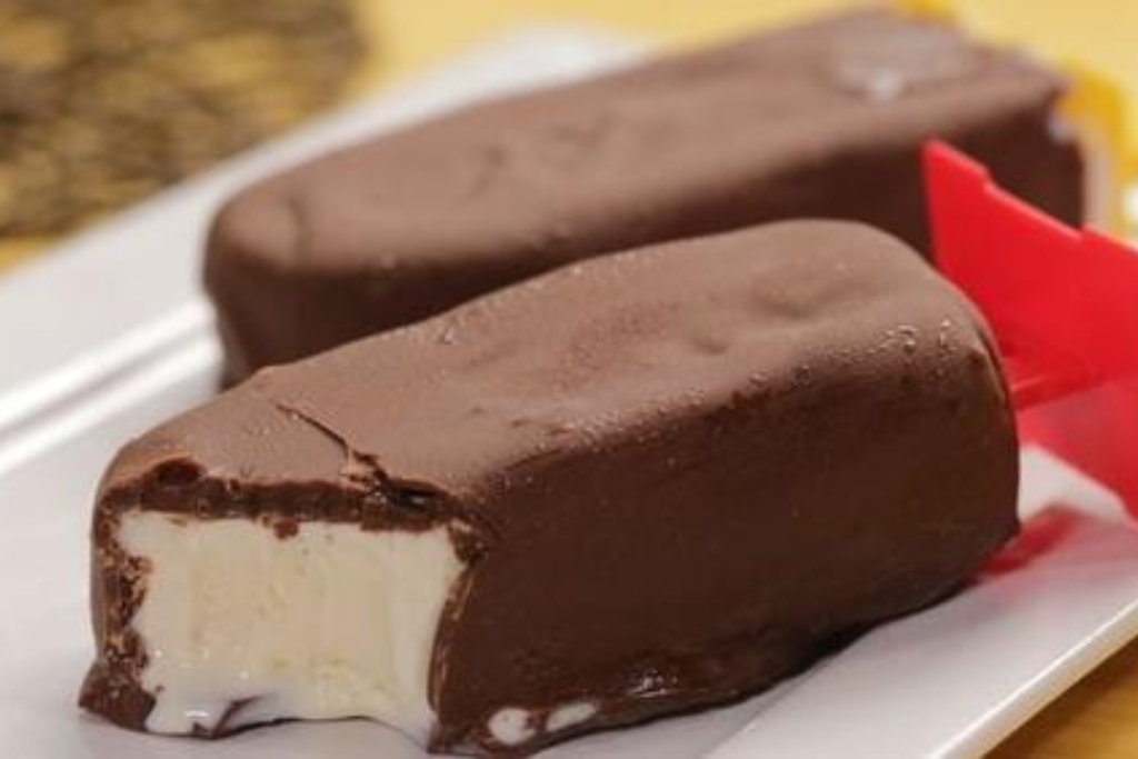 Para os dias quentes essa receita deliciosa de picolé de leite em pó com chocolate Para os dias quentes essa receita deliciosa de picolé de leite em pó com chocolate