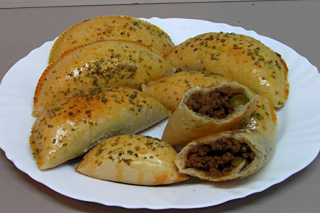 Pastel de forno com apenas 2 ingredientes, a massa desmancha na boca uma delícia Pastel de forno com apenas 2 ingredientes, a massa desmancha na boca uma delícia