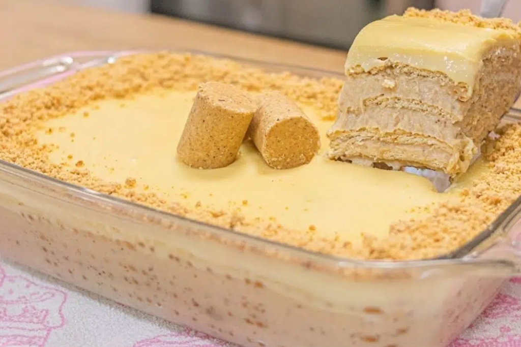 Pavê de paçoquinha com chocolate branco, a combinação perfeita de doce e salgado Pavê de paçoquinha com chocolate branco, a combinação perfeita de doce e salgado