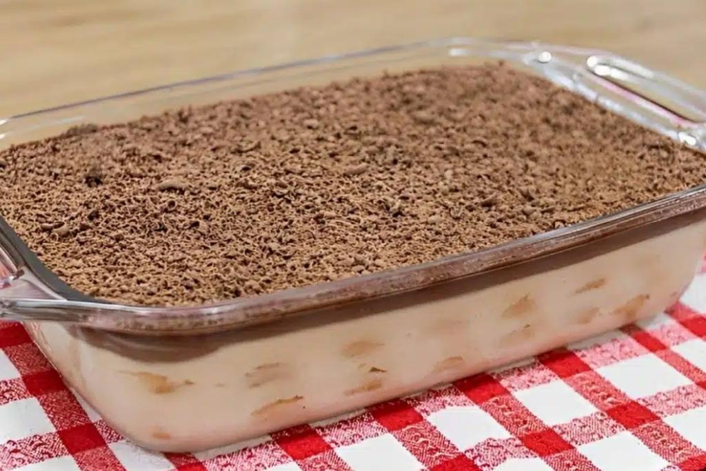 Pavê simples na travessa, fica pronta em poucos minutos perfeita pro seu natal