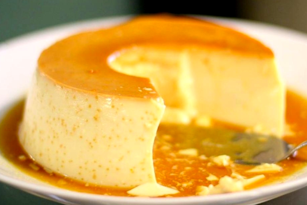 Pudim com 2 ingredientes, pode ser servido tanto gelada como quente Pudim com 2 ingredientes, pode ser servido tanto gelada como quente