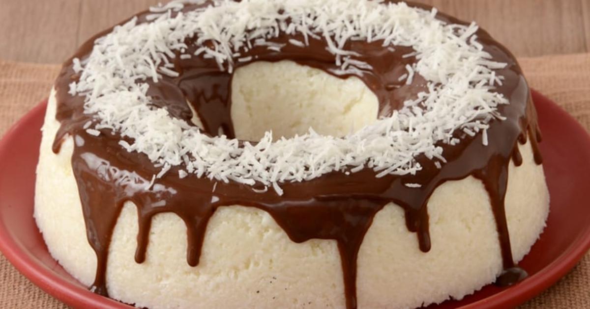 Pudim de tapioca com calda de chocolate, a sobremesa perfeita para receber suas visitas