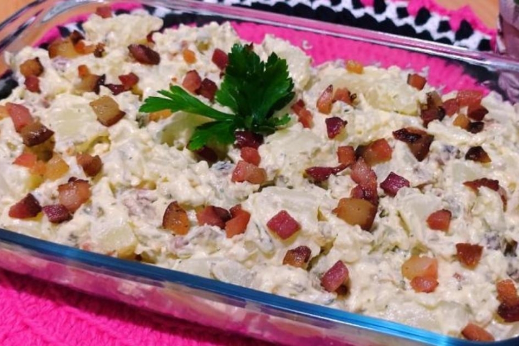 Salada de batata com bacon, fica divina para impressionar a sogrinha Salada de batata com bacon, fica divina para impressionar a sogrinha