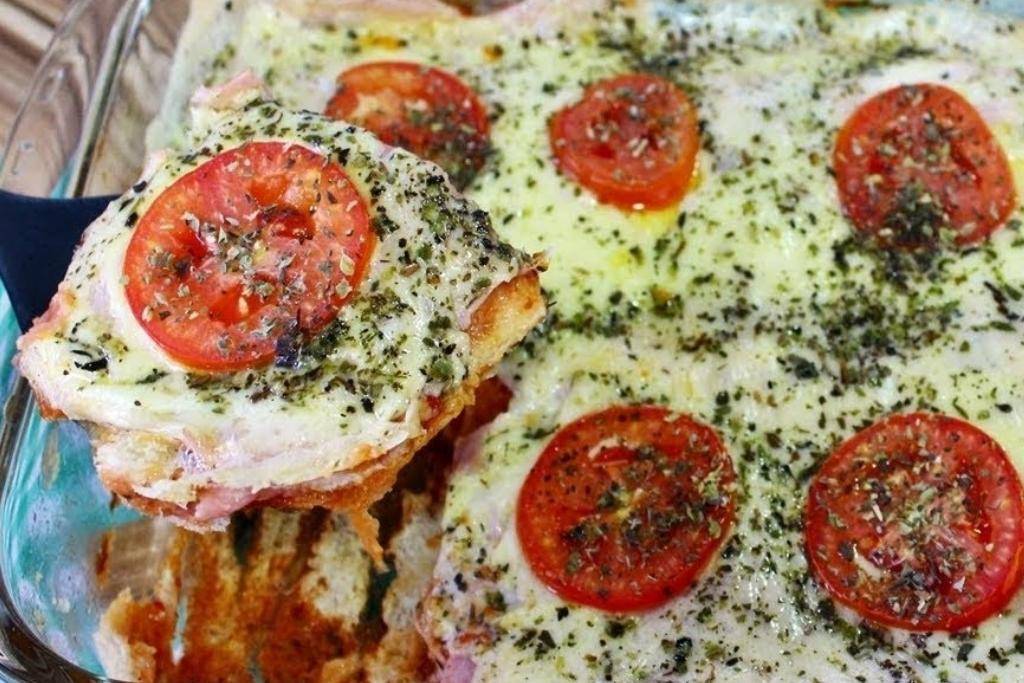 Sanduíche de forno, um lanchinho de madrugada delicioso Sanduíche de forno, um lanchinho de madrugada delicioso