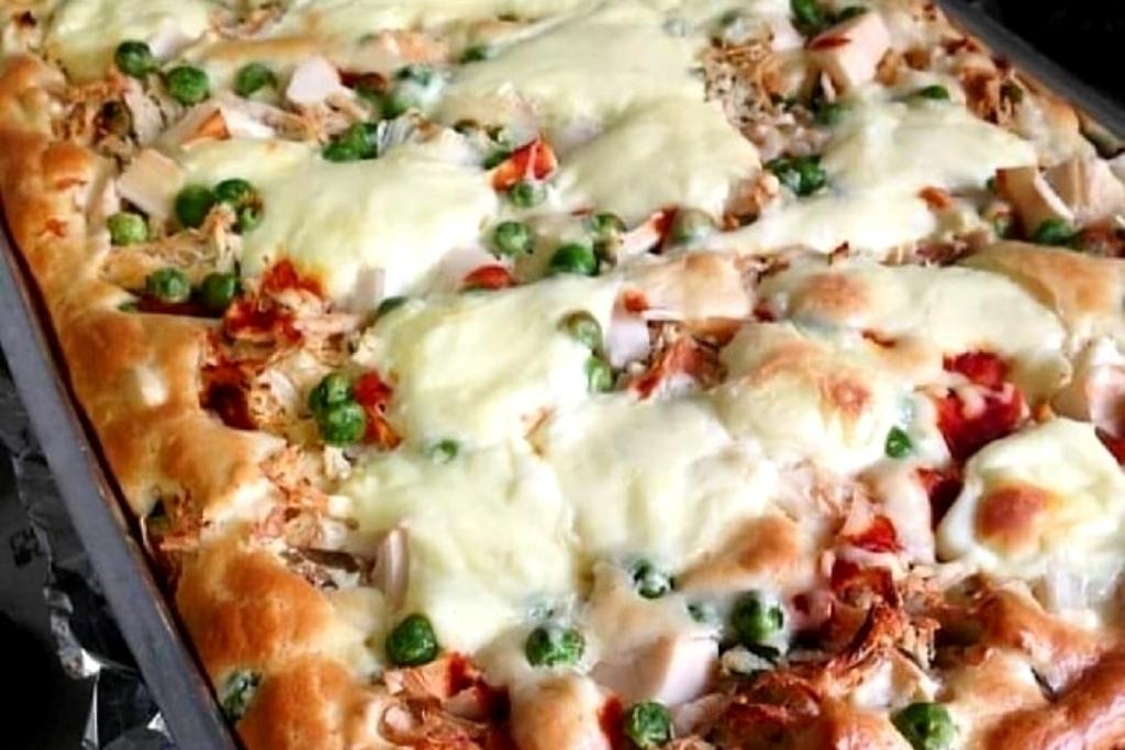 Torta salgada de liquidificador, deliciosa com recheio de frango e requeijão Torta salgada de liquidificador, deliciosa com recheio de frango e requeijão