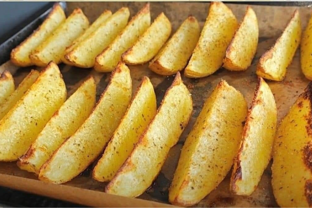Batata rústica, o pessoal troca carne por essa receita aqui em casa Batata rústica, o pessoal troca carne por essa receita aqui em casa