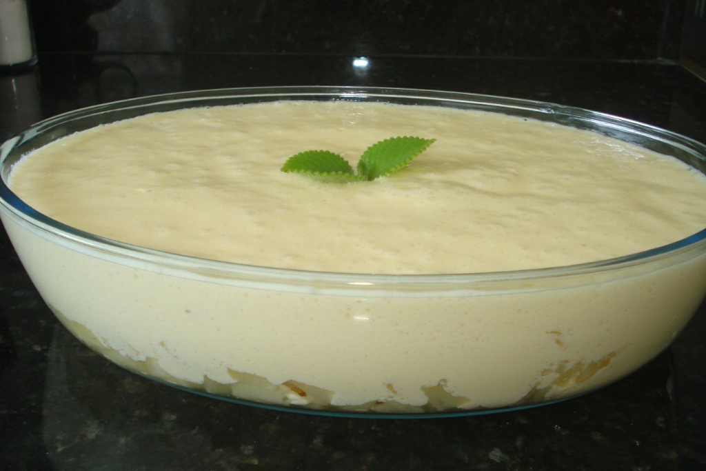 Mousse de abacaxi uma sobremesa simples e prática para o seu almoço Mousse de abacaxi uma sobremesa simples e prática para o seu almoço